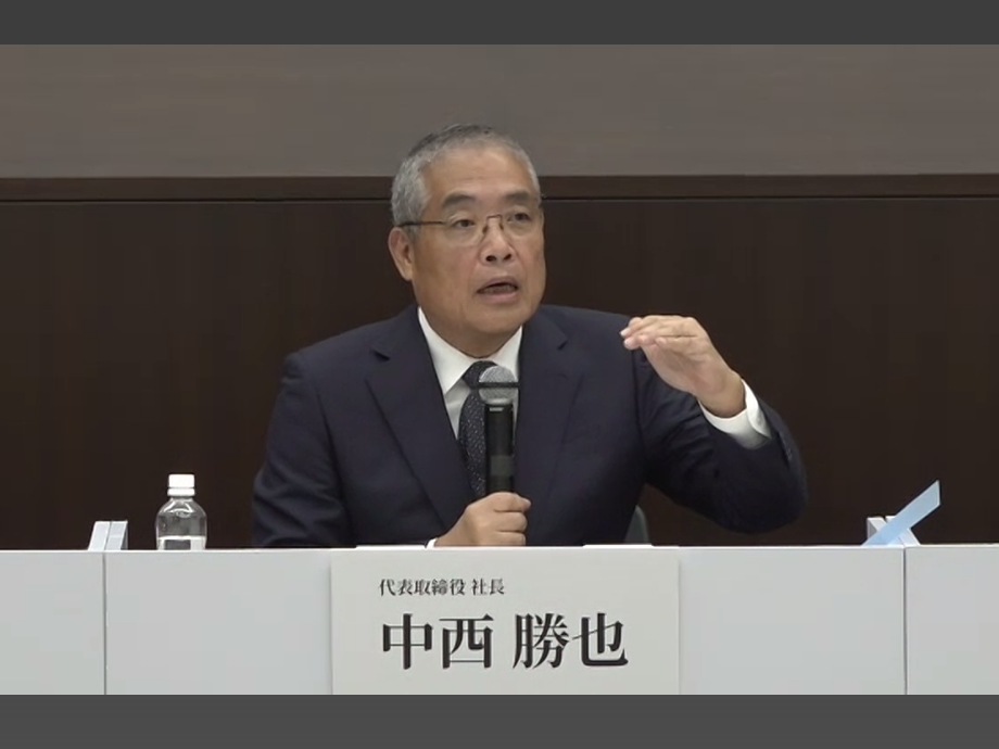 記者会見する三菱商事 中西勝也社長（出典 三菱商事）